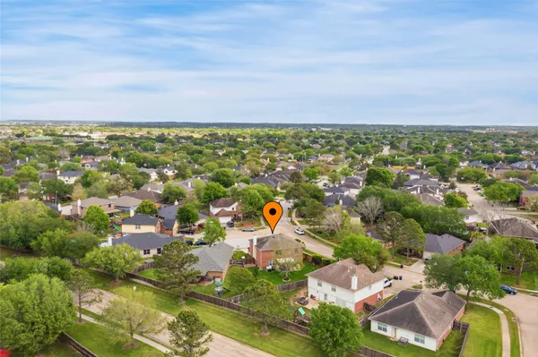 $298,000 | 2865 Misty Bay Drive, Dickinson, TX 77539