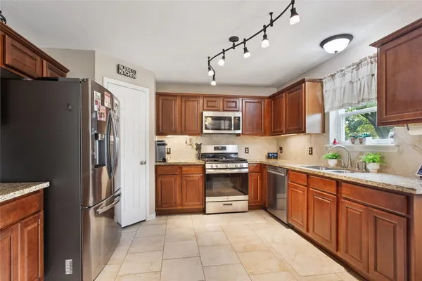 $298,000 | 2865 Misty Bay Drive, Dickinson, TX 77539