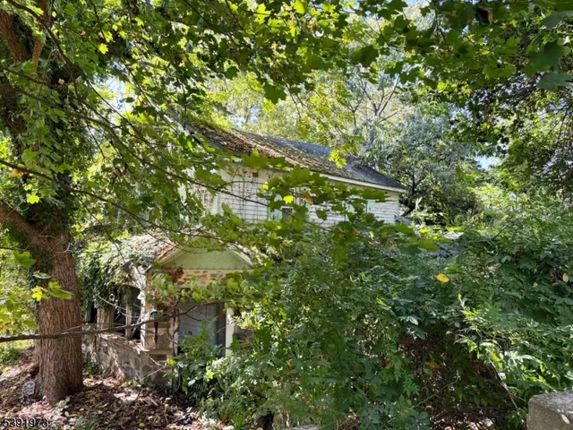 a view of a house with a tree