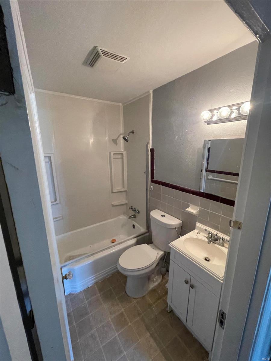 10201 Lackland Road Overland, MO 63114 - Photo 5 of 16 Gallery Image 5