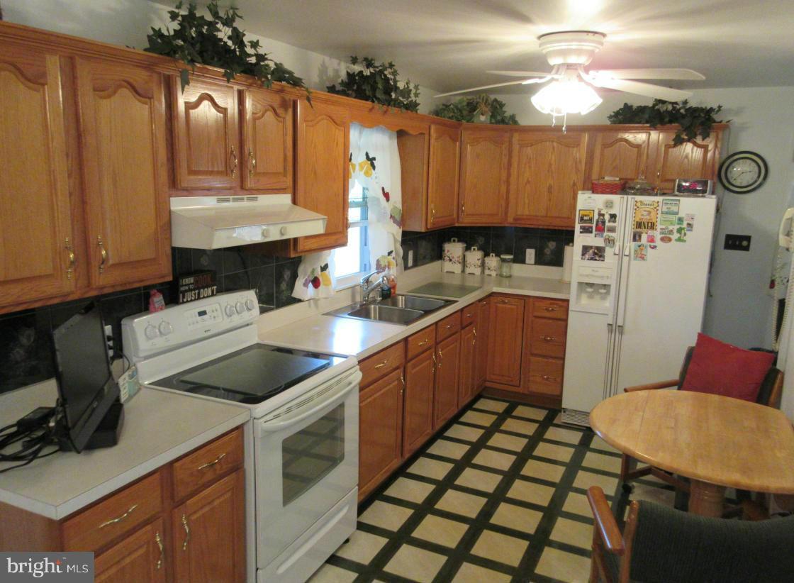 7344 Tred Avon Road Baltimore, MD 21220 - Photo 2 of 21 Kitchen