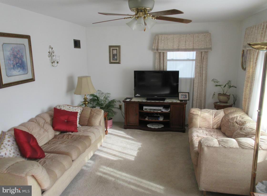 7344 Tred Avon Road Baltimore, MD 21220 - Photo 3 of 21 Living Room