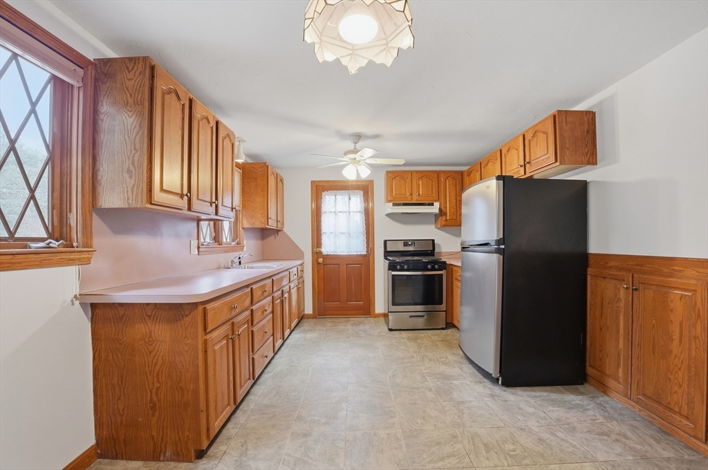 6 Pine Knoll Road Franklin, MA 02038 - Photo 7 of 37