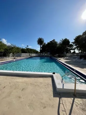 $2,800 | 7441 Wayne Avenue, Unit 2D, Miami Beach, FL 33141