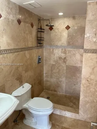 $2,800 | 7441 Wayne Avenue, Unit 2D, Miami Beach, FL 33141