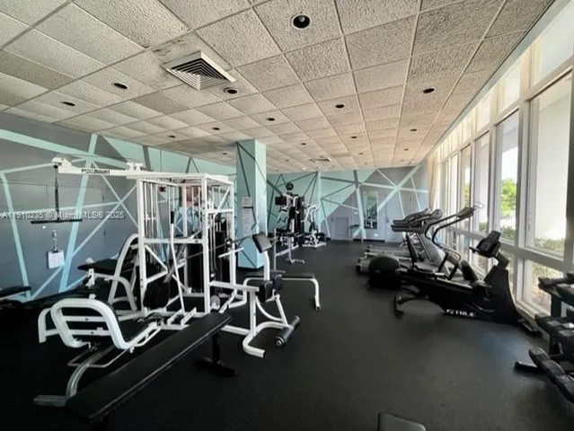 $2,800 | 7441 Wayne Avenue, Unit 2D, Miami Beach, FL 33141