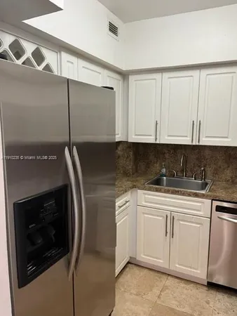 $2,800 | 7441 Wayne Avenue, Unit 2D, Miami Beach, FL 33141