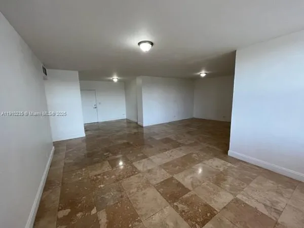 $2,800 | 7441 Wayne Avenue, Unit 2D, Miami Beach, FL 33141