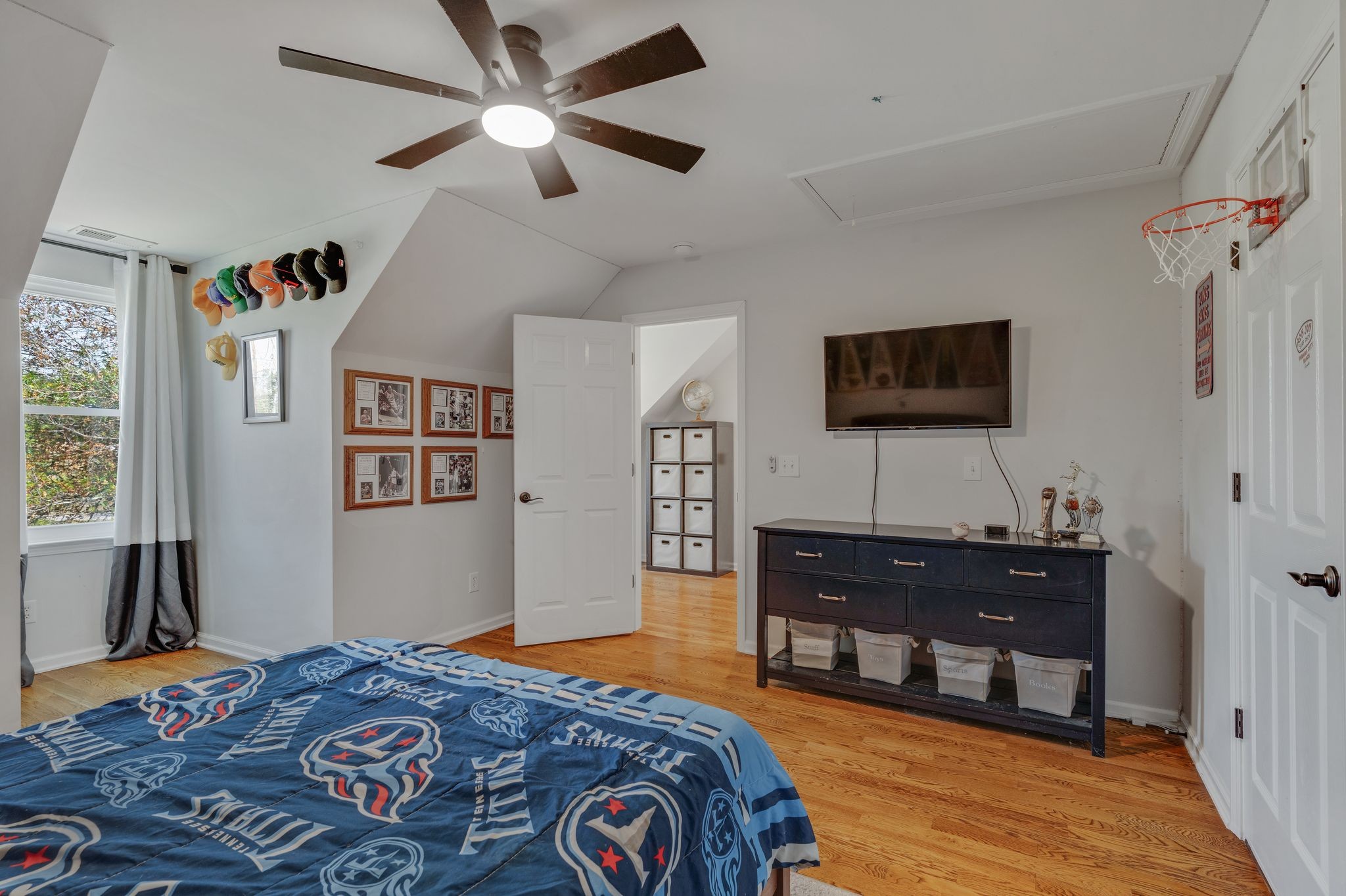 1055 Franklin Road Gallatin, TN 37066 - Photo 38 of 60 a bedroom with a bed and a flat screen tv