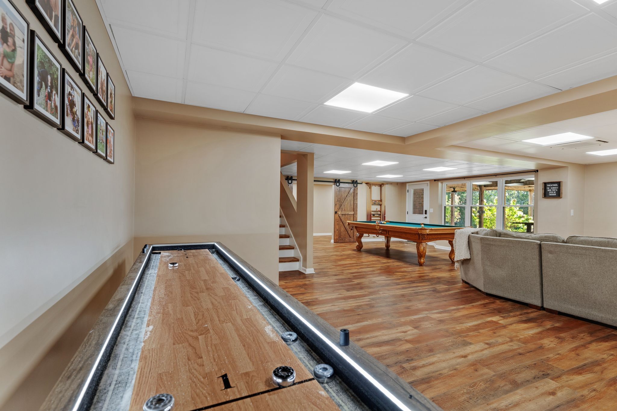 1055 Franklin Road Gallatin, TN 37066 - Photo 51 of 60 a living room with furniture