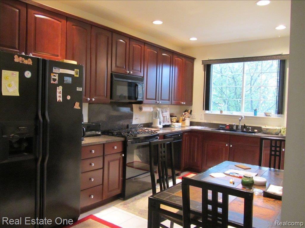 41580 Glade Road, Unit 53 Canton, MI 48187 - Photo 19 of 25 IMG_1541