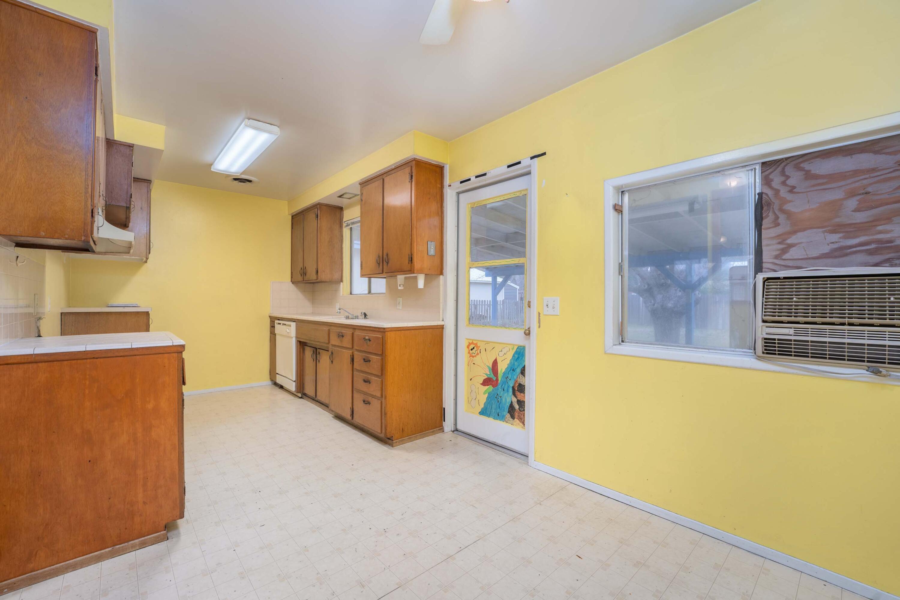 19458 Lucille Street Anderson, CA 96007 - Photo 8 of 25 19458 Lucille St (18 of 27)