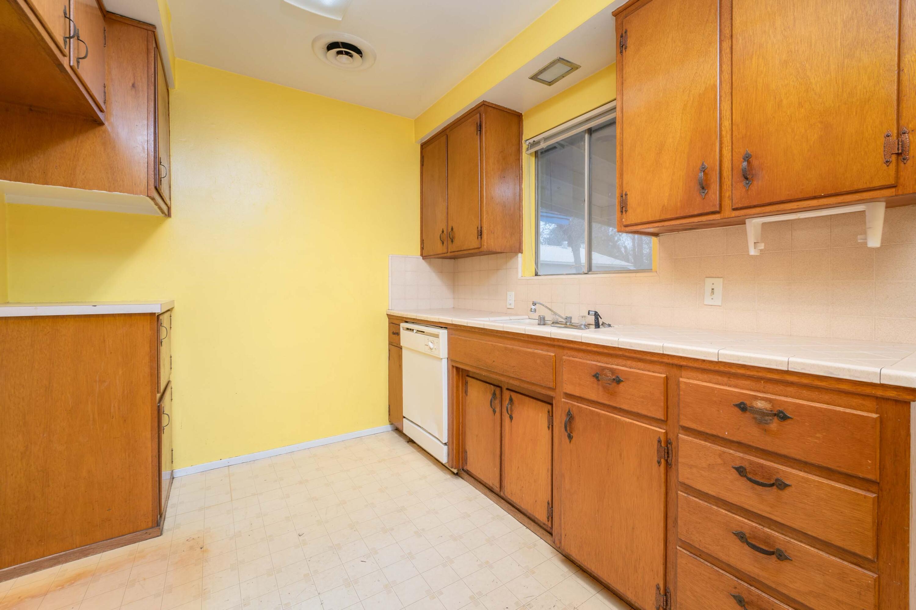 19458 Lucille Street Anderson, CA 96007 - Photo 9 of 25 19458 Lucille St (10 of 27)