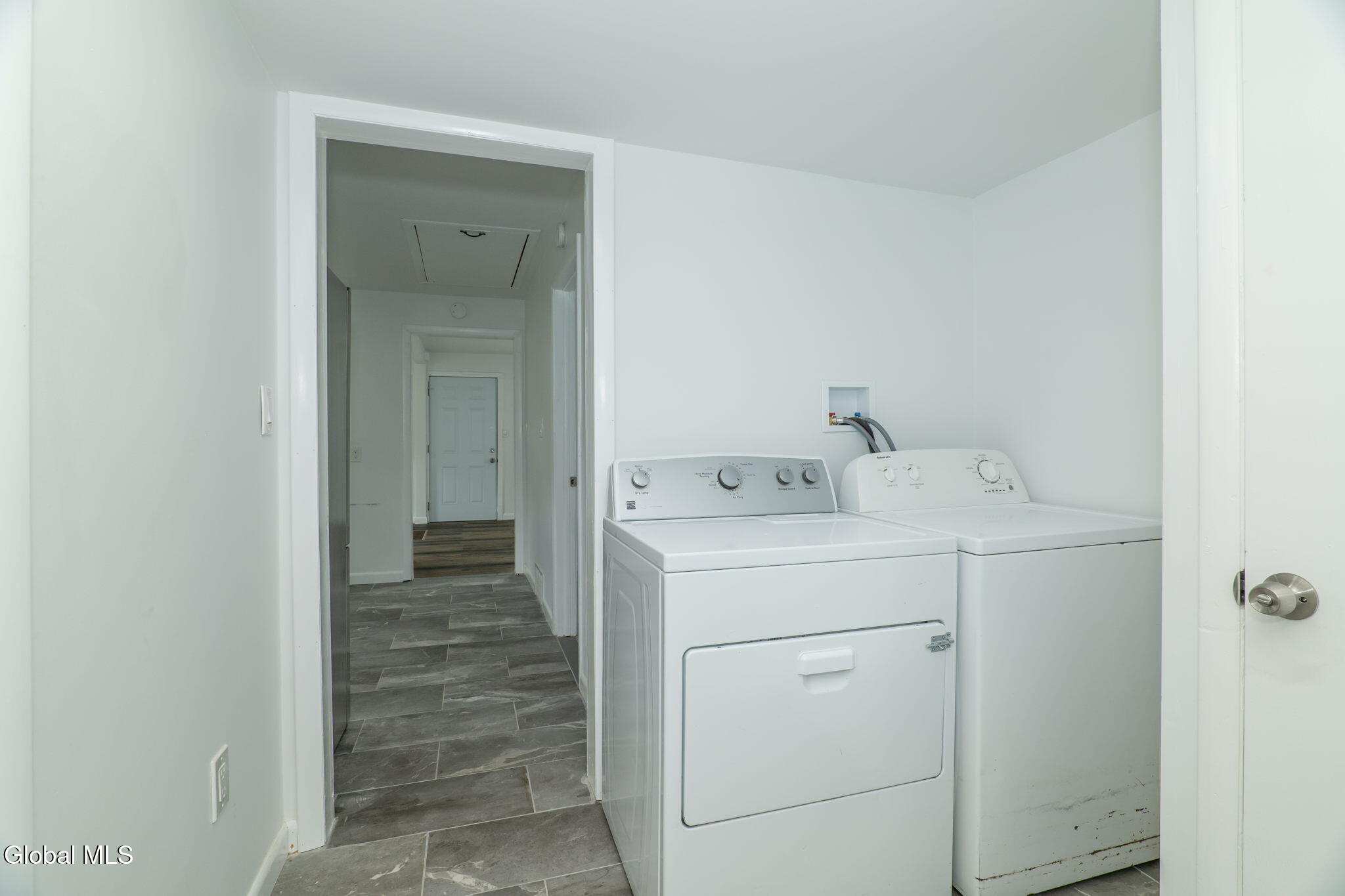 38 Morris Road Colonie, NY 12304 - Photo 14 of 26 15-web-or-mls-38MorrisRd-15