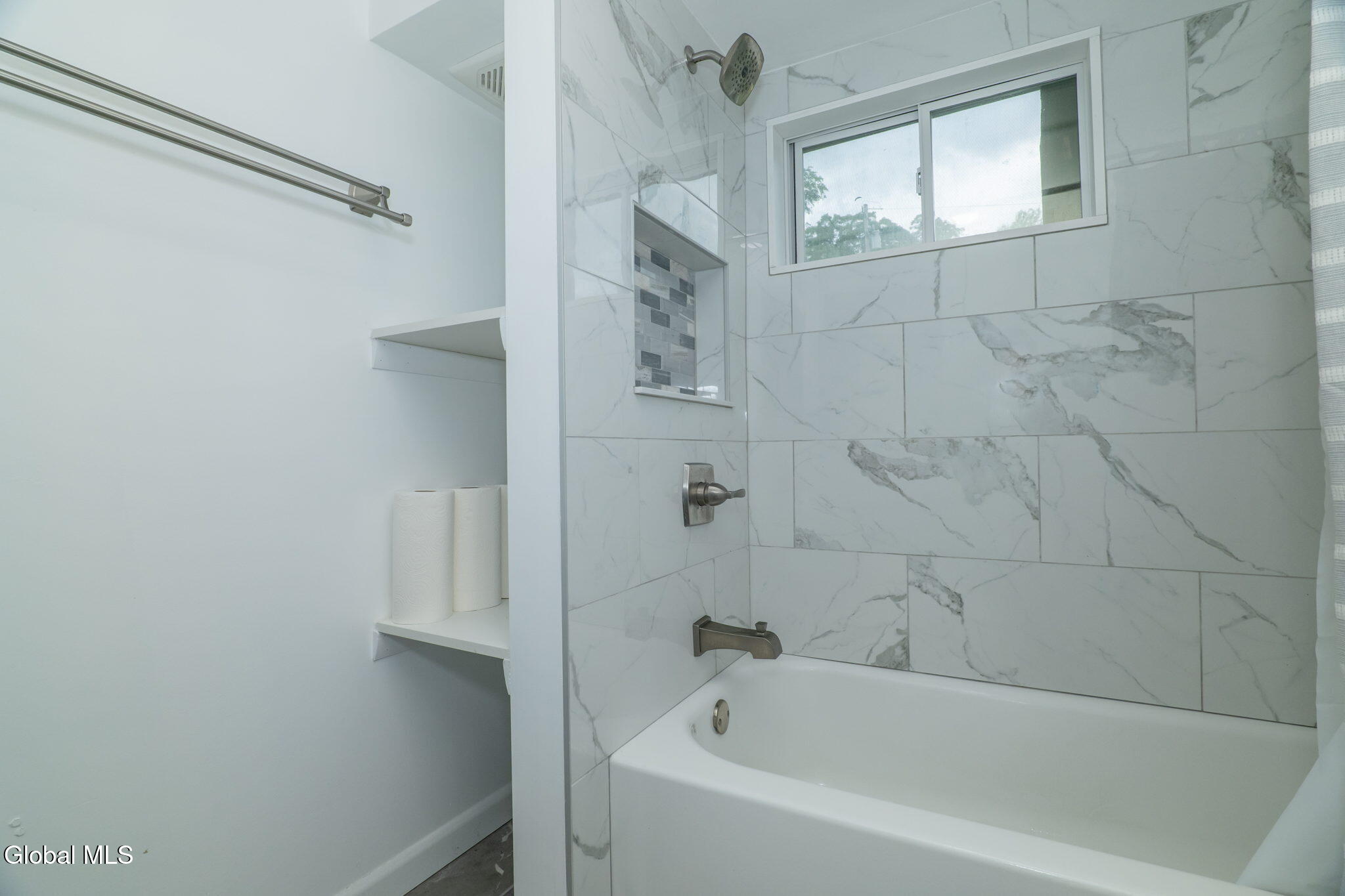 38 Morris Road Colonie, NY 12304 - Photo 18 of 26 19-web-or-mls-38MorrisRd-19