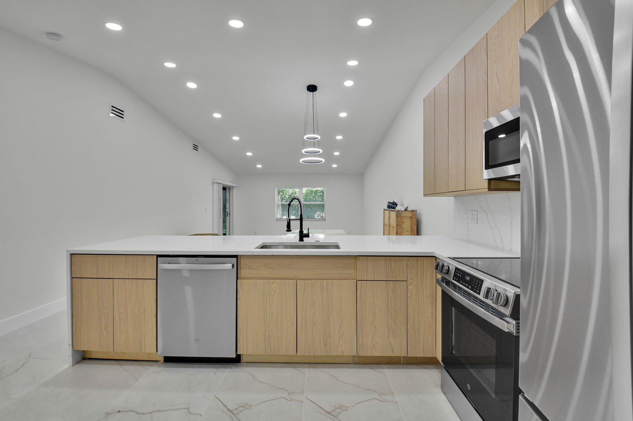 8269 Springtree Road Boca Raton, FL 33496 - Photo 6 of 63 6-web-or-mls-DSC_7183