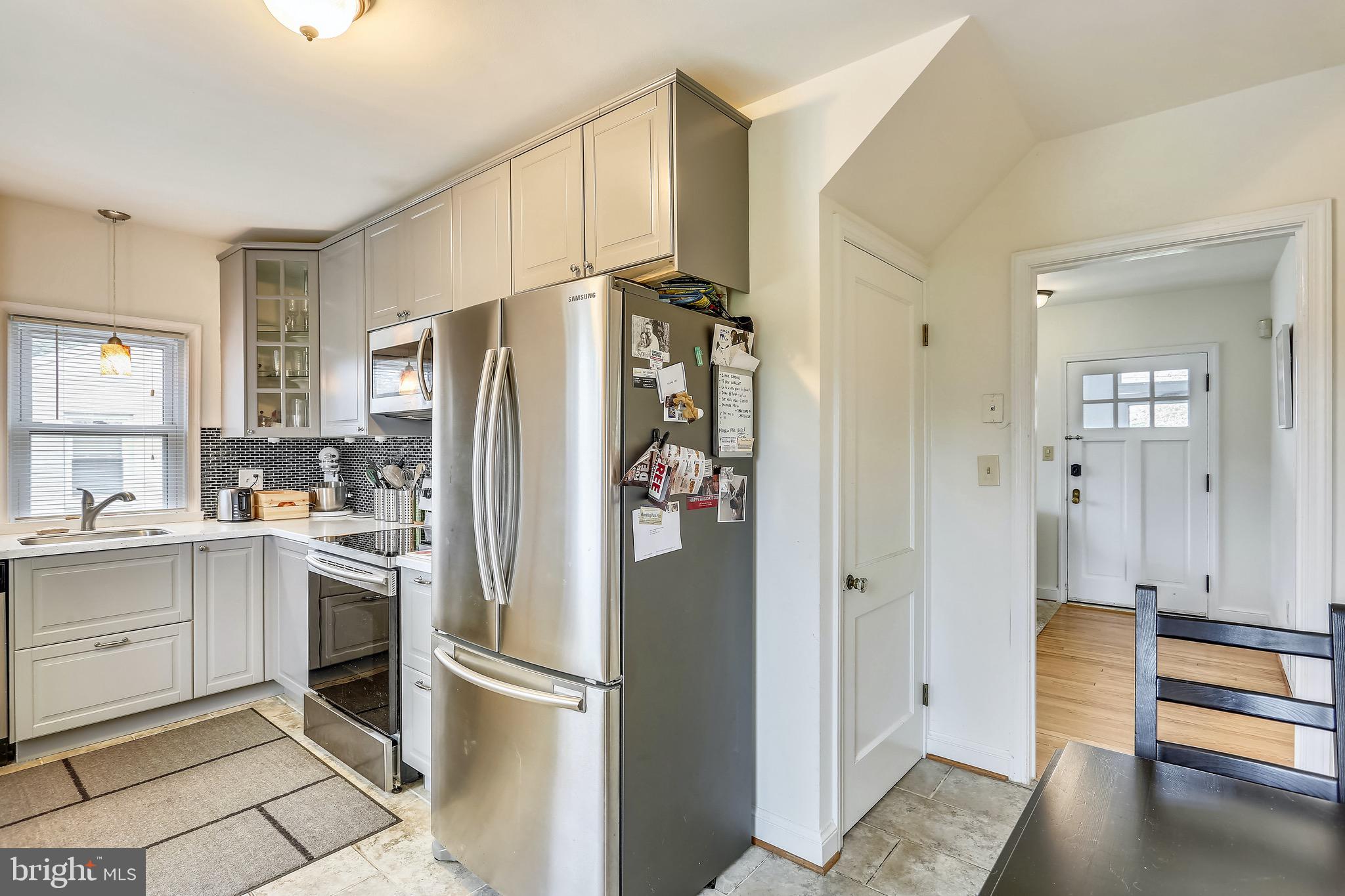 23208 Ridge Road Germantown, MD 20876 - Photo 4 of 41 Gallery Image 4