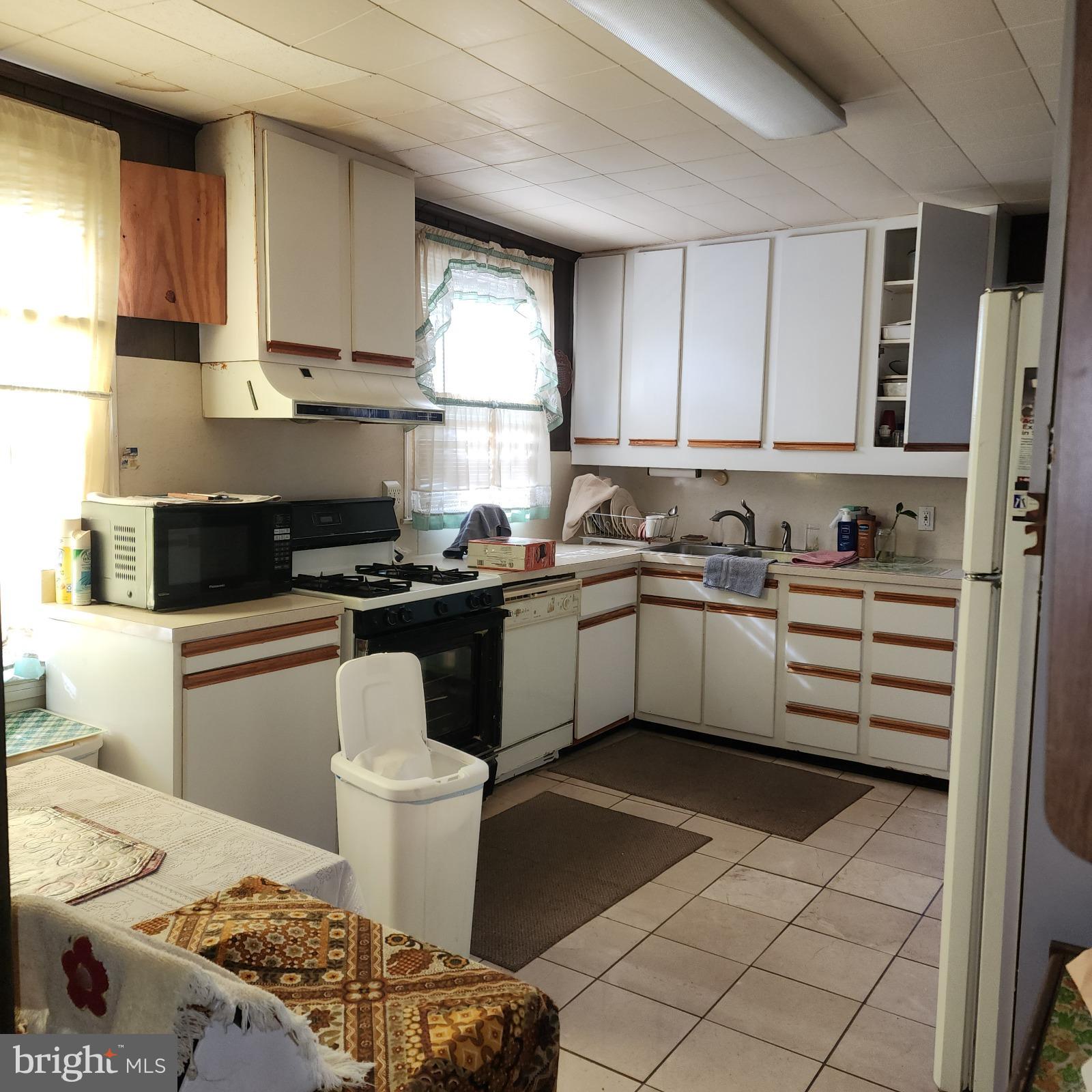 2708 Goodwood Road Baltimore, MD 21214 - Photo 4 of 28