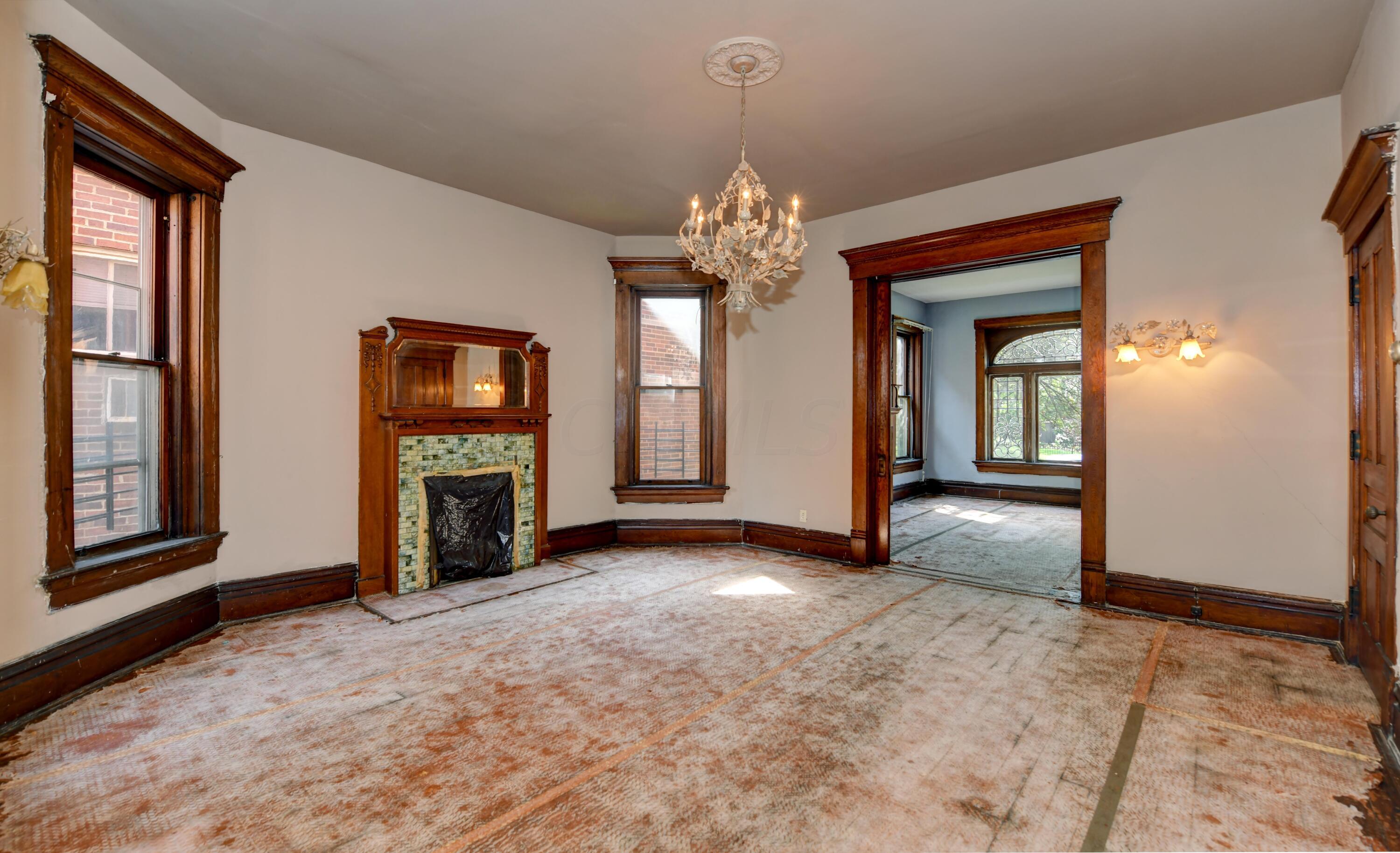 1032 Bryden Road Columbus, OH 43205 - Photo 6 of 26 Living Room