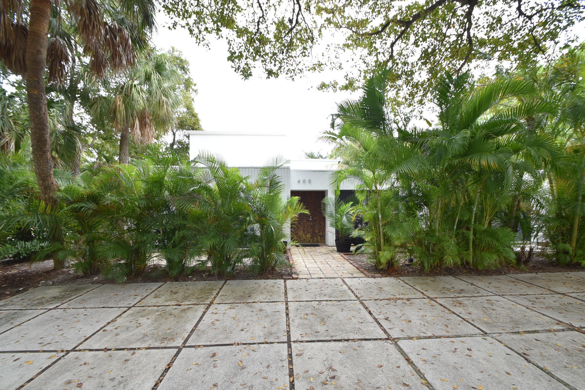400 Southeast Spanish Trail Boca Raton, FL 33432 - Photo 11 of 15 Front Facade