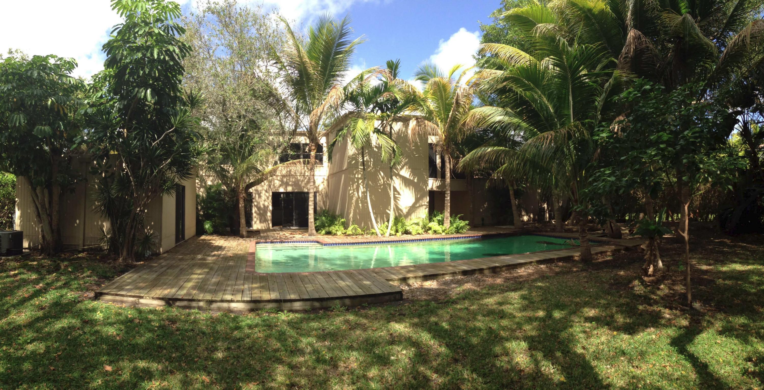 400 Southeast Spanish Trail Boca Raton, FL 33432 - Photo 12 of 15 Pool and Deck