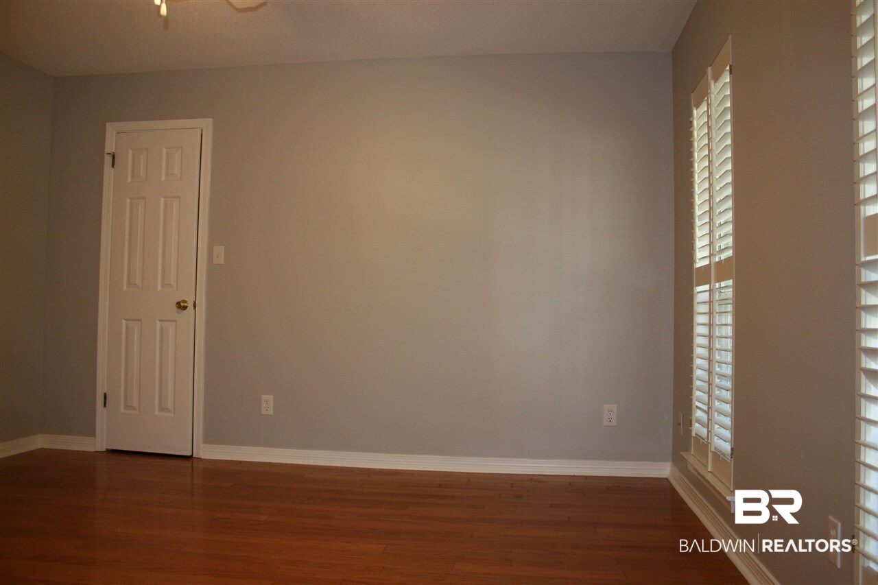 102 Meadow Wood Loop Daphne, AL 36526 - Photo 5 of 33 Hardwoods, Two closets & Plantations.