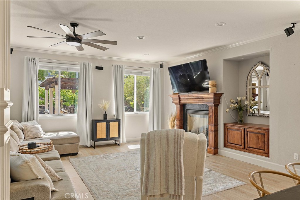 204 Vista Del Rio Court Paso Robles, CA 93446 - Photo 11 of 43 The light & bright family rooms looks out to the backyard oasis!