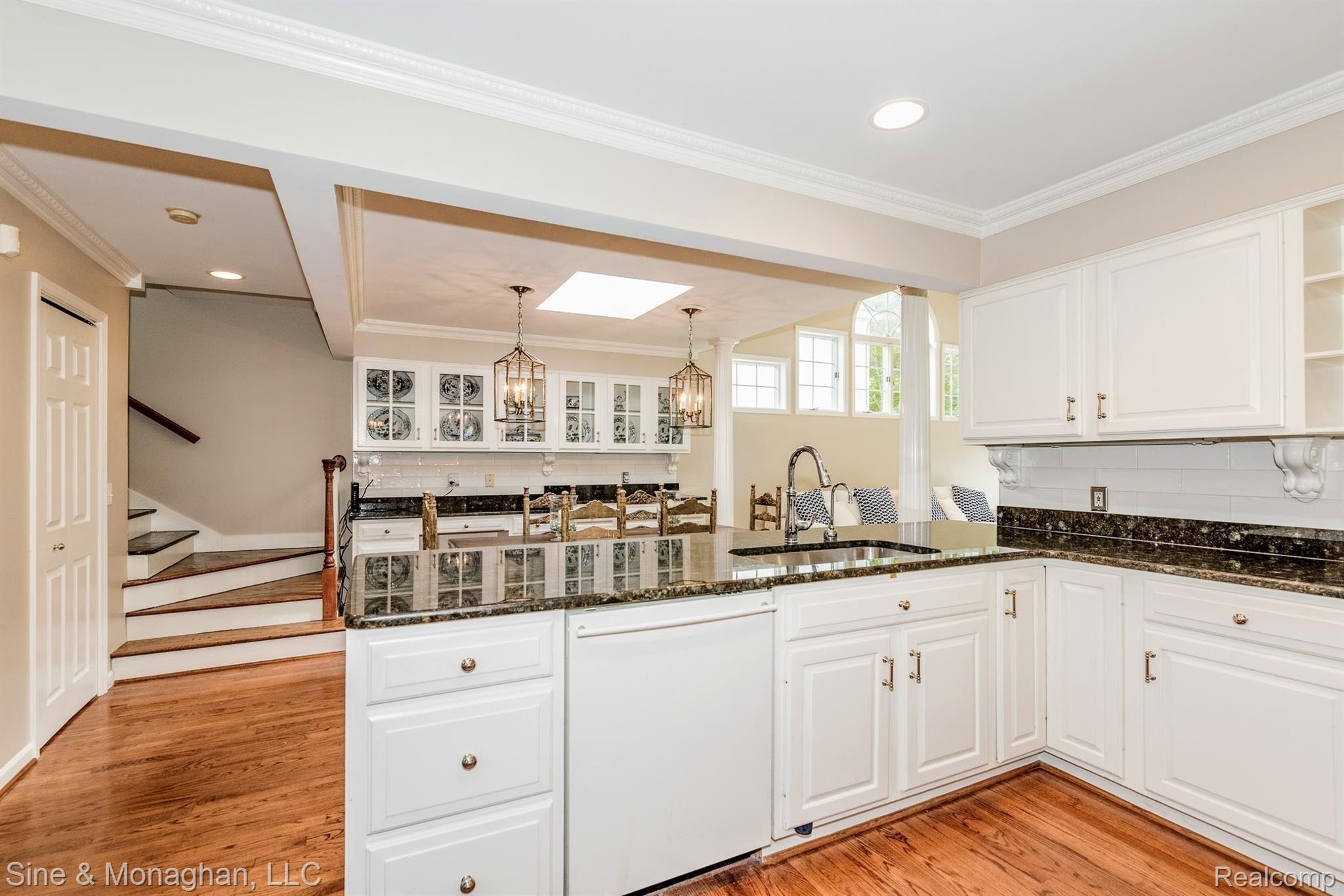 342 Touraine Road Grosse Pointe, MI 48236 - Photo 13 of 49 DSC_5094.jpg