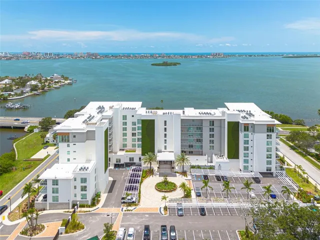 $6,900 | 1020 Sunset Point Road, Unit 213, Clearwater, FL 33755