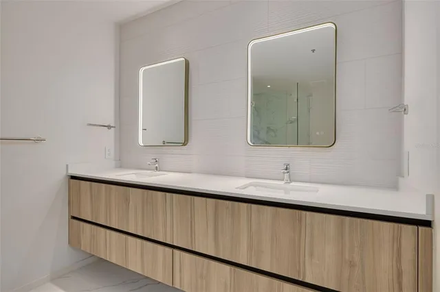 $6,900 | 1020 Sunset Point Road, Unit 213, Clearwater, FL 33755