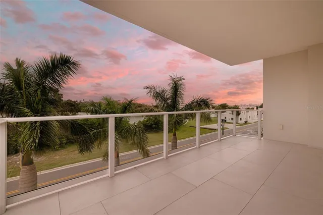 $6,900 | 1020 Sunset Point Road, Unit 213, Clearwater, FL 33755