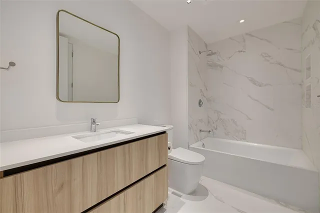 $6,900 | 1020 Sunset Point Road, Unit 213, Clearwater, FL 33755