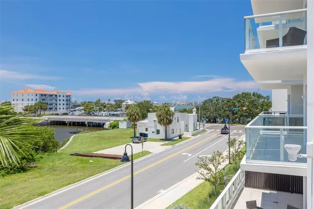 $6,900 | 1020 Sunset Point Road, Unit 213, Clearwater, FL 33755