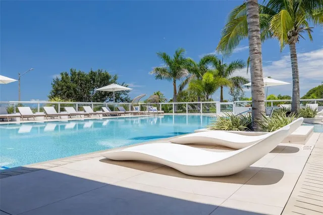 $6,900 | 1020 Sunset Point Road, Unit 213, Clearwater, FL 33755