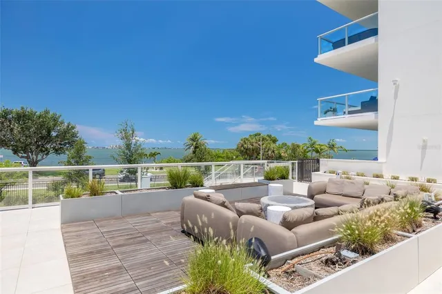 $6,900 | 1020 Sunset Point Road, Unit 213, Clearwater, FL 33755