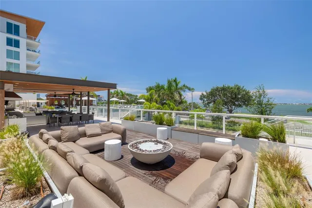 $6,900 | 1020 Sunset Point Road, Unit 213, Clearwater, FL 33755