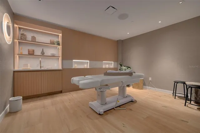 $6,900 | 1020 Sunset Point Road, Unit 213, Clearwater, FL 33755