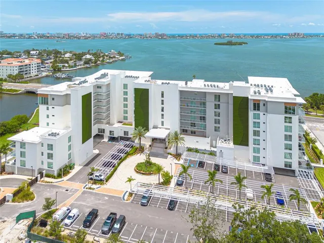 $6,900 | 1020 Sunset Point Road, Unit 213, Clearwater, FL 33755