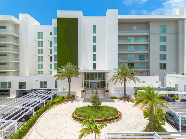 $6,900 | 1020 Sunset Point Road, Unit 213, Clearwater, FL 33755