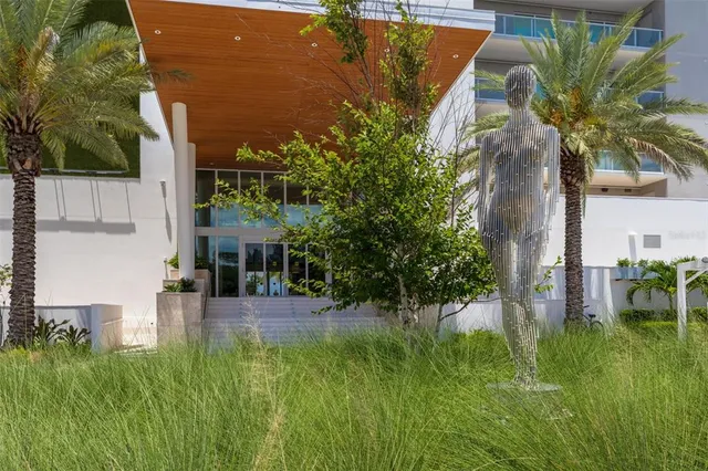 $6,900 | 1020 Sunset Point Road, Unit 213, Clearwater, FL 33755