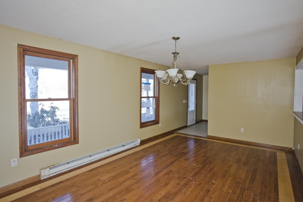 137 Schoolhouse Road Chicopee, MA 01020 - Photo 3 of 29 Gallery Image 3