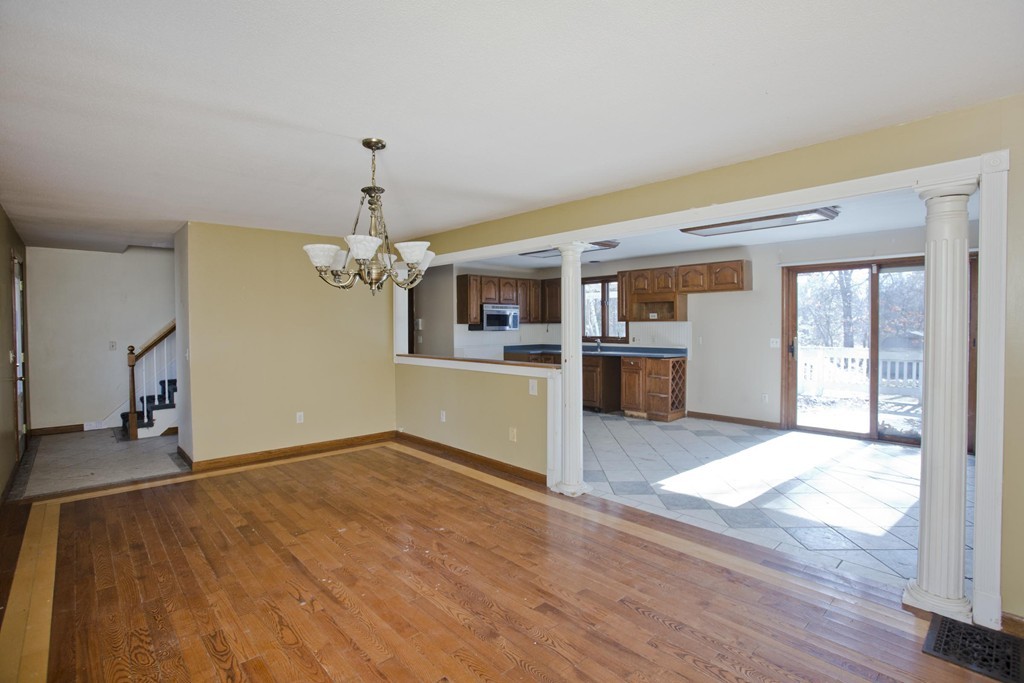 137 Schoolhouse Road Chicopee, MA 01020 - Photo 7 of 29 Gallery Image 7