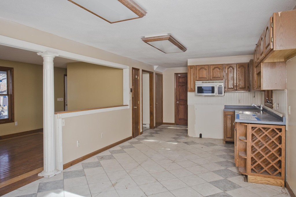 137 Schoolhouse Road Chicopee, MA 01020 - Photo 8 of 29 Gallery Image 8