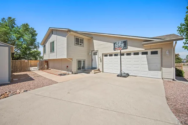 $324,900 | 34 East Bonanza Drive, Pueblo West, CO 81007