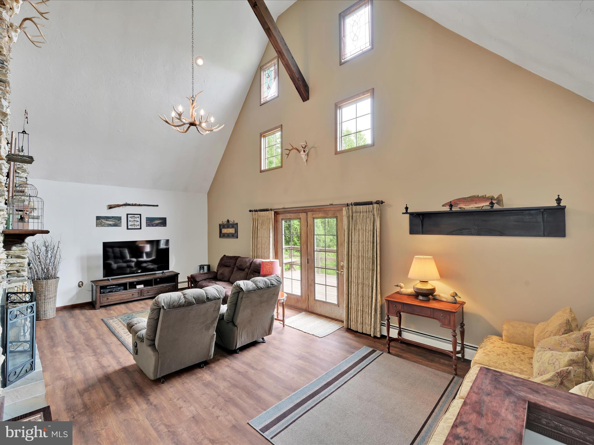 82 South Mountain Road Robesonia, PA 19551 - Photo 4 of 47 Living Room