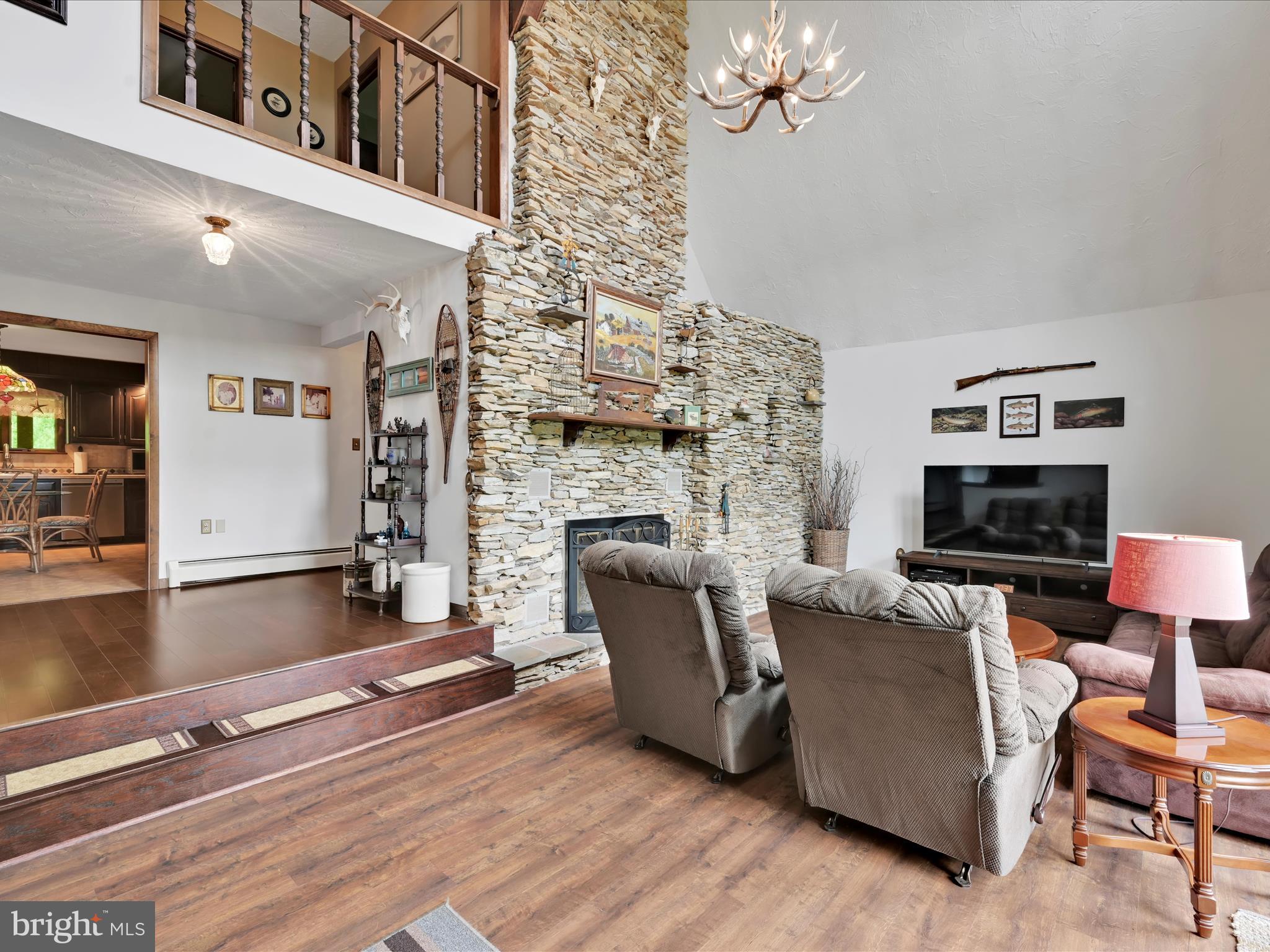 82 South Mountain Road Robesonia, PA 19551 - Photo 6 of 47 Living Room