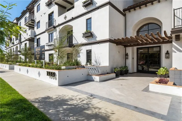 $1,230,000 | 1333 South Orange Grove Avenue, Unit 311, Los Angeles, CA 90019