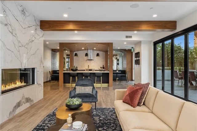 $1,230,000 | 1333 South Orange Grove Avenue, Unit 311, Los Angeles, CA 90019