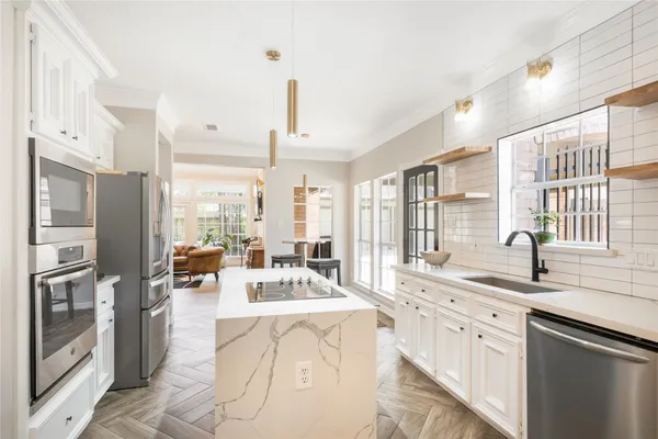 $630,000 | 6211 Kingscrest Lane, Spring, TX 77389