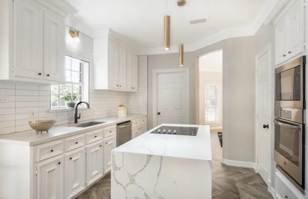 $629,999 | 6211 Kingscrest Lane, Spring, TX 77389